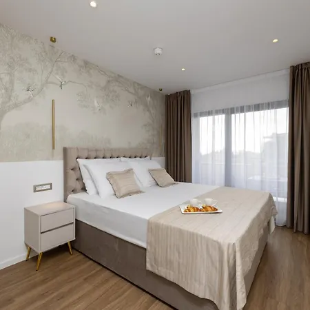 Hotel Sunday And