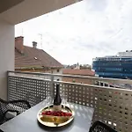 Hotel Sunday And Split