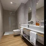 Sunday And Hotel 4*