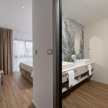 Sunday And 4* Spalato